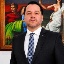 Corte de penduricalhos: juiz com salário de R$ 41 mil chora e fala em 'humilhação' - Direito e Ordem