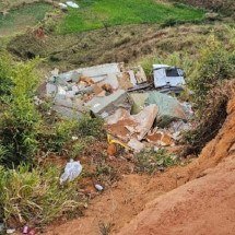 Criança fica ferida em acidente envolvendo carreta conduzida pela mãe - Divulgação/CBMMG