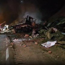 Acidente entre carretas deixa dois mortos na BR-381 - Divulgação/CBMMG