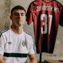 Jogador europeu é hostilizado e recusado por torcida em razão de histórico no rival