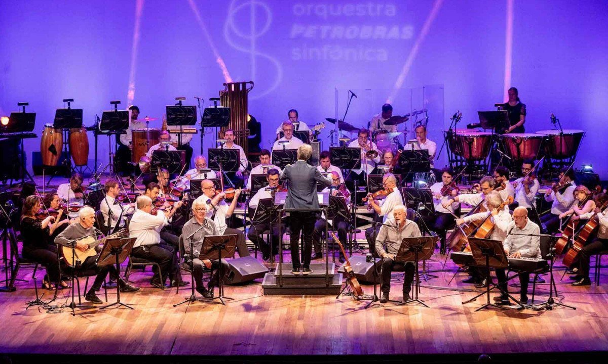A união das quatro vozes do MPB4 com a riqueza sonora da Orquestra
Petrobras Sinfônica deu ainda mais brilho aos clássicos da MPB - (crédito: Daniel Ebendinger/Divulgação)