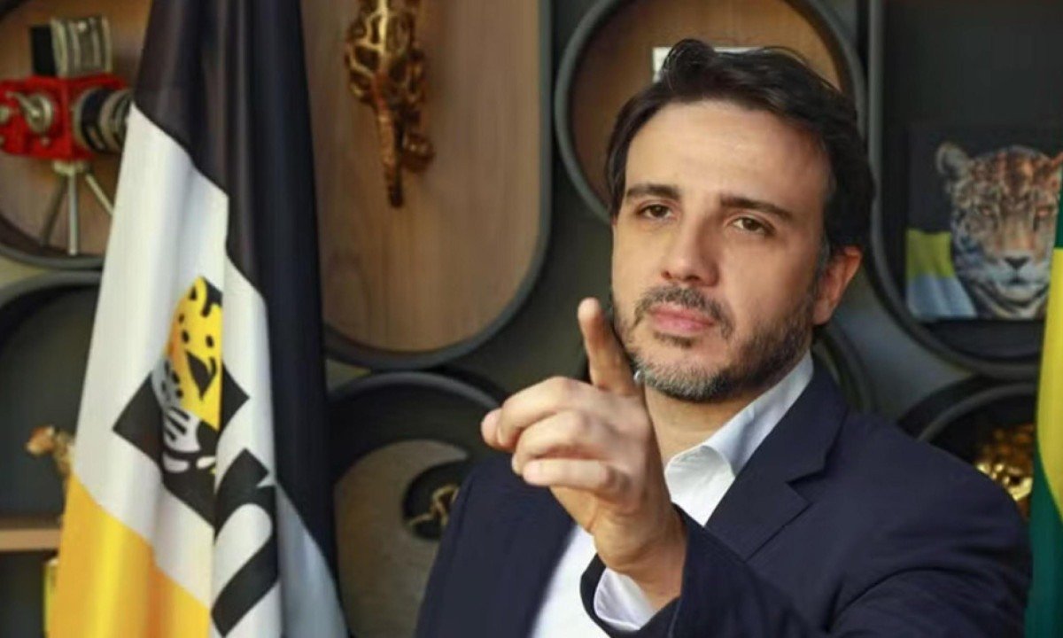 De colete à prova de bala, Renan Santos aposta nas ruas contra Lula e Flávio - (crédito: Foto: Reprodução)