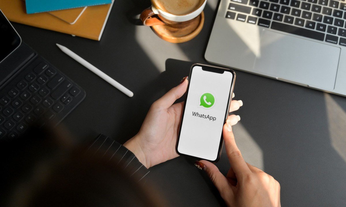 CHIANG MAI, THAILAND - FEBRUARY 1, 2020 : female using WhatsApp application on iPhone. WhatsApp is multi-function messaging application
- (crédito: DINO)