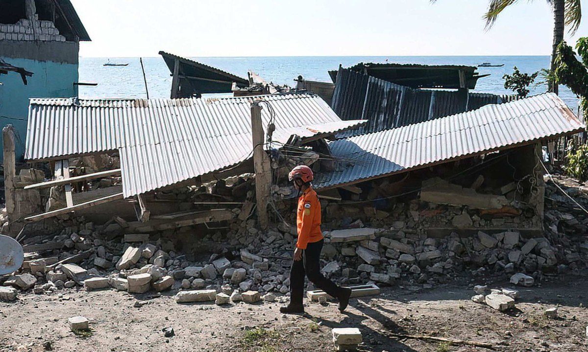 Terremoto de 7,7 graus de magnitude deixou 13 mil desabrigados - (crédito: AFP)