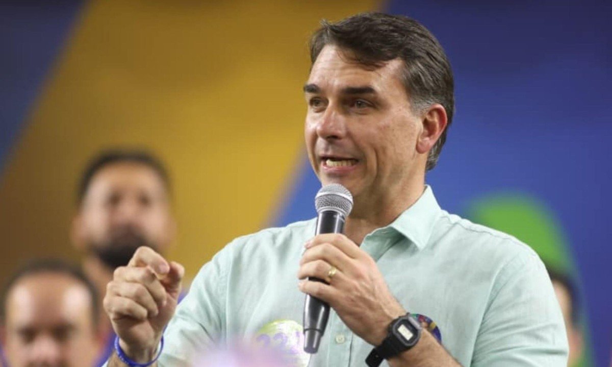 Flávio Bolsonaro participa de agenda em BH nesta segunda e comenta a política nacional. - (crédito: Marcos Vieira/EM/D.A Press)