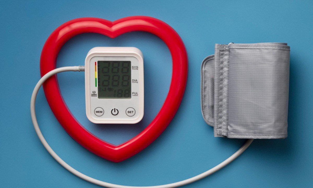 Como se sabe que o risco aumenta com uma pressão acima de 115 x 75, o objetivo é avaliar se não seria necessário começar a usar a medicação mais cedo - (crédito: magnific)