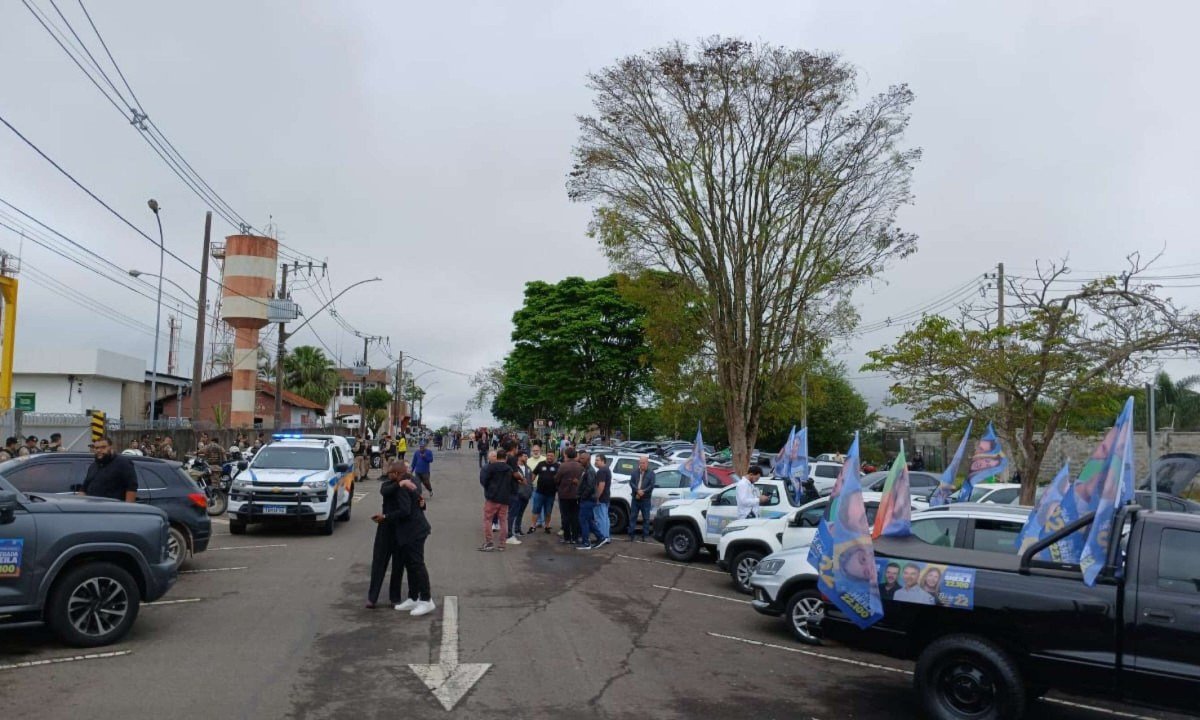 Flávio Bolsonaro faria uma ‘motociata’ com saída do aeroporto Francisco Álvares de Assis - (crédito: Bruno Barros/EM/DA Press)