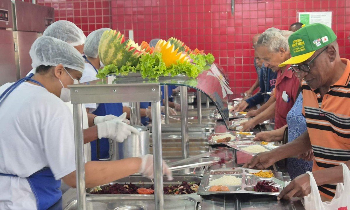 O atendimento no Restaurante Popular Maria Regina Nabuco, em Venda Nova, voltou ao normal nessa segunda-feira (17/8) - (crédito: Jair Amaral/EM/D.A. Press)