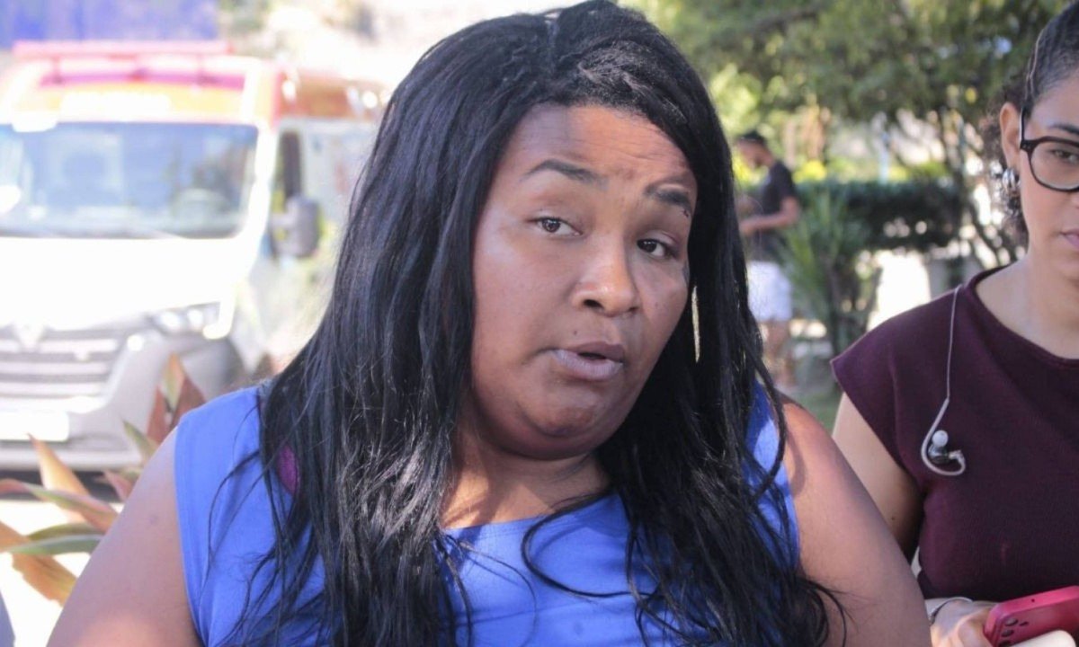 Maria Luiza Pereira, de 27 anos, viajava com os quatros filhos para Copacabana, no Rio de Janeiro; Lavínia, de 7, não resistiu ao acidente e morreu no local - (crédito: Lucas Araújo/ Super Rádio Tupi)