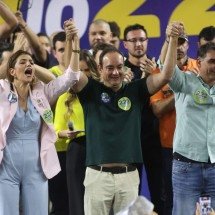 Minas tem palanque duplo e invertido para presidenciáveis