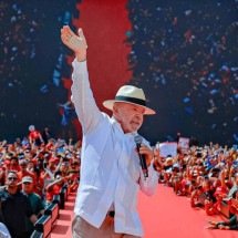 Artistas declaram voto em Lula em ato pela democracia em Copacabana; veja - Foto: Ricardo Stuckert