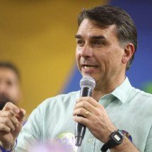 Flávio Bolsonaro destaca apoio de Cleitinho em Minas