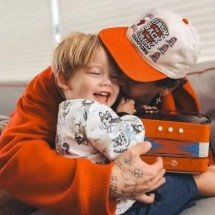 Zé Felipe posta fotos com os filhos: "Minha tropinha" - Tupi