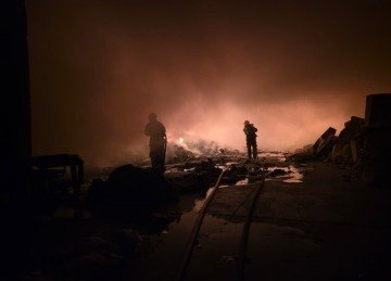 Incêndio atingiu galpão da Asmare no sábado (15/08) -  (crédito: Divulgação/CBMMG)