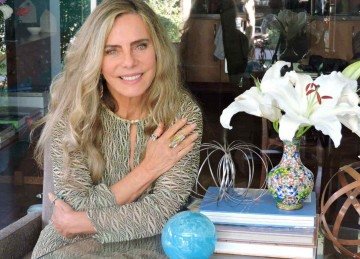 A atriz Bruna Lombardi é a convidada de hoje do Sempre um Papo TCE Cultural, com dois livros de sua autoria -  (crédito: Carlos Alberto Riccelli/Divulgação)