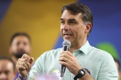 Flávio Bolsonaro participa de agenda em BH nesta segunda e comenta a política nacional. -  (crédito: Marcos Vieira/EM/D.A Press)