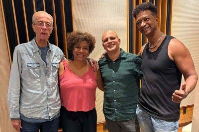 
Rildo Hora com Ana Costa, Fabiano Salek e Silvio Carvalho, integrantes do grupo Sururu na Roda  -  (crédito: Clarice Vidal/divulgação )