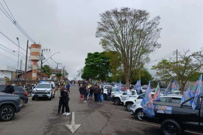 Flávio Bolsonaro faria uma ‘motociata’ com saída do aeroporto Francisco Álvares de Assis -  (crédito: Bruno Barros/EM/DA Press)