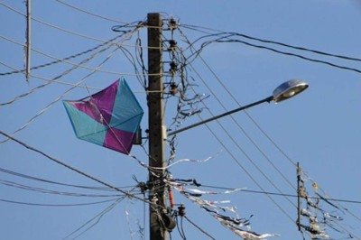 Entre janeiro e junho deste ano, a Cemig registrou 1.260 ocorrências causadas por pipas na rede elétrica, que interromperam o fornecimento de energia para 313.224 clientes em sua área de concessão -  (crédito: Divulgação/Cemig)