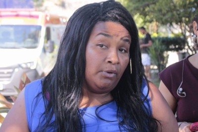 Maria Luiza Pereira, de 27 anos, viajava com os quatros filhos para Copacabana, no Rio de Janeiro; Lavínia, de 7, não resistiu ao acidente e morreu no local  -  (crédito:  Lucas Araújo/ Super Rádio Tupi)