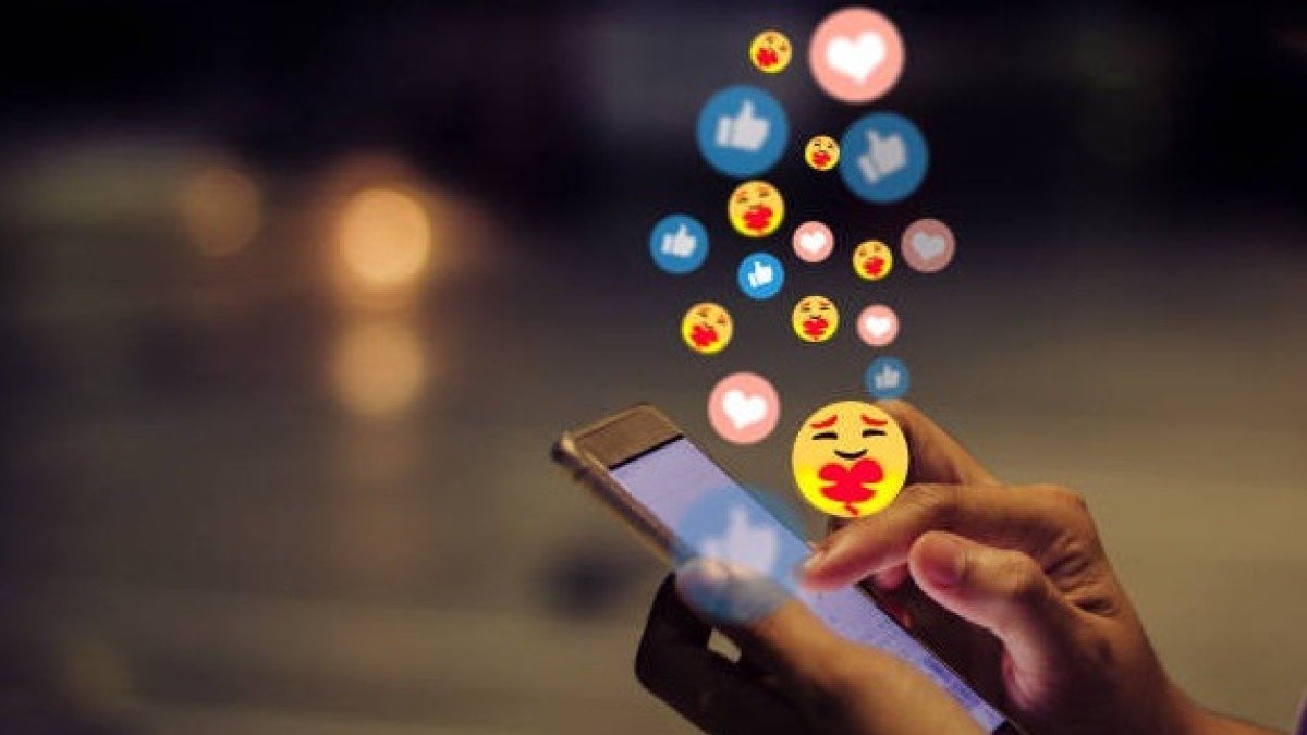F&atilde;s de novelas interagem e expressam suas rea&ccedil;&otilde;es nas redes sociais, expandindo o engajamento para al&eacute;m da televis&atilde;o -  (crédito: iStock)
