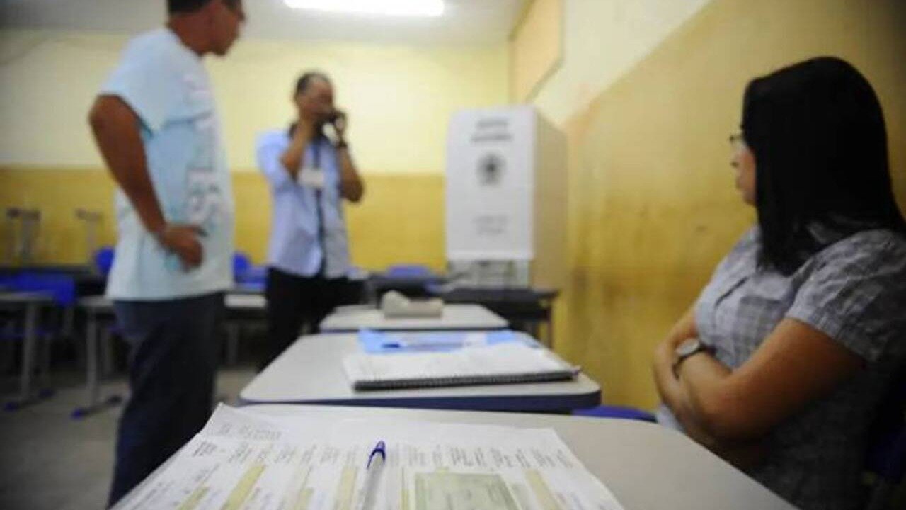 Eleitores podem solicitar o voto em tr&acirc;nsito presencialmente em cart&oacute;rios eleitorais ou online at&eacute; 20 de agosto -  (crédito: Divulga&ccedil;&atilde;o / Ag&ecirc;ncia Brasil)