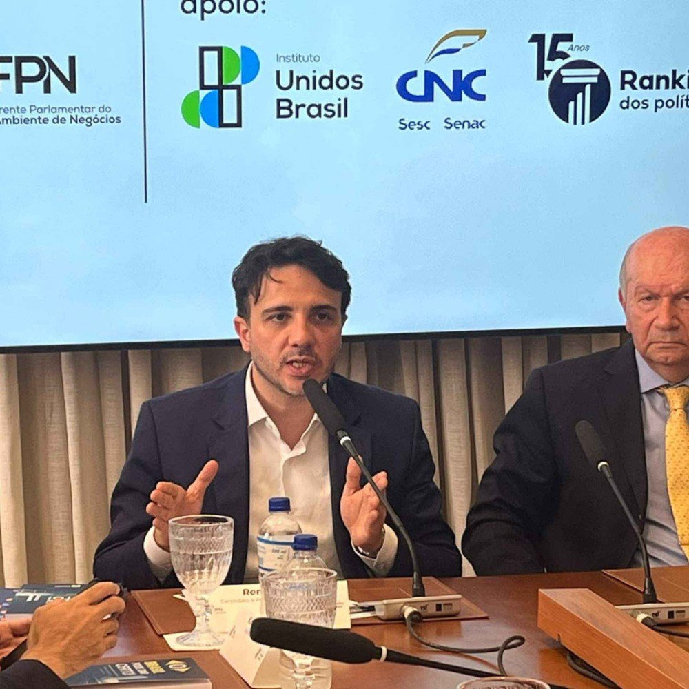 Renan chama Flávio de 'candidato fraco' e diz que cenário favorece Lula
