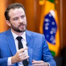 Salário mínimo será de R$ 1.741 em 2027, diz Durigan