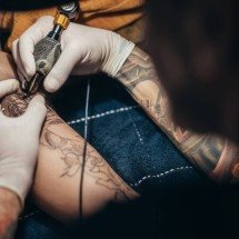 MG: Justiça condena homem que tatuou adolescentes com método da prisão  - Envato Elements / Imagem ilustrativa