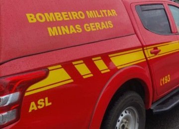 Bombeiros resgatam homem na Serra do Rola Moça  -  (crédito: CBMMG.)