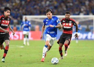 No duelo de ida das oitavas da Libertadores, semana passada, no Mineirão, Cruzeiro e Flamengo empataram por 1 a 1 -  (crédito: Ramon Lisboa/EM/D.A. Press)