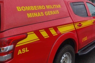 Bombeiros resgatam homem na Serra do Rola Mo&ccedil;a  -  (crédito: CBMMG/Divulga&ccedil;&atilde;o)