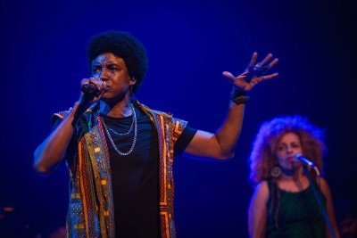 Roger Deff lan&ccedil;ou tr&ecirc;s &aacute;lbuns solo, comp&ocirc;s o tema de abertura do programa 'Rol&ecirc; das Gerais' e tem can&ccedil;&atilde;o em novela da Globo -  (crédito: Pablo Bernardo/divulga&ccedil;&atilde;o)