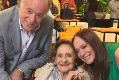 Tony Ramos e Susana Vieira 'tietando' Laura Cardoso em encontro na TV Globo -  (crédito: Reprodução/@susanavieiraoficial/Instagram)