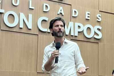 Marcelo Aro em sabatina na Faculdade Milton Campos, nesta terça-feira (18/8) -  (crédito: Giovanna de Souza/EM/D.A Press)