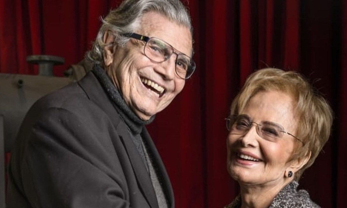Tarcísio Meira e Glória Menezes, o lendário casal de atores brasileiros mencionados na matéria sobre as recentes perdas no cenário artístico - (crédito: Redes sociais)