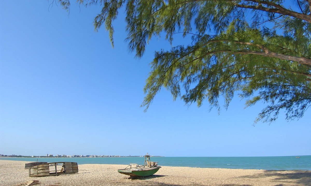  Praia do Bessa fica a 5km do Centro tem &aacute;gua morna, tranquila e limpa. &egrave; a preferida dos moradores de Jampa                              
