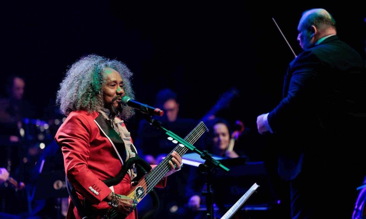 Chico César durante fez show com a Orquestra Opus, no ano passado, no Cine Theatro Brasil 
 -  (crédito: Julia Lanari/Divulgação)
