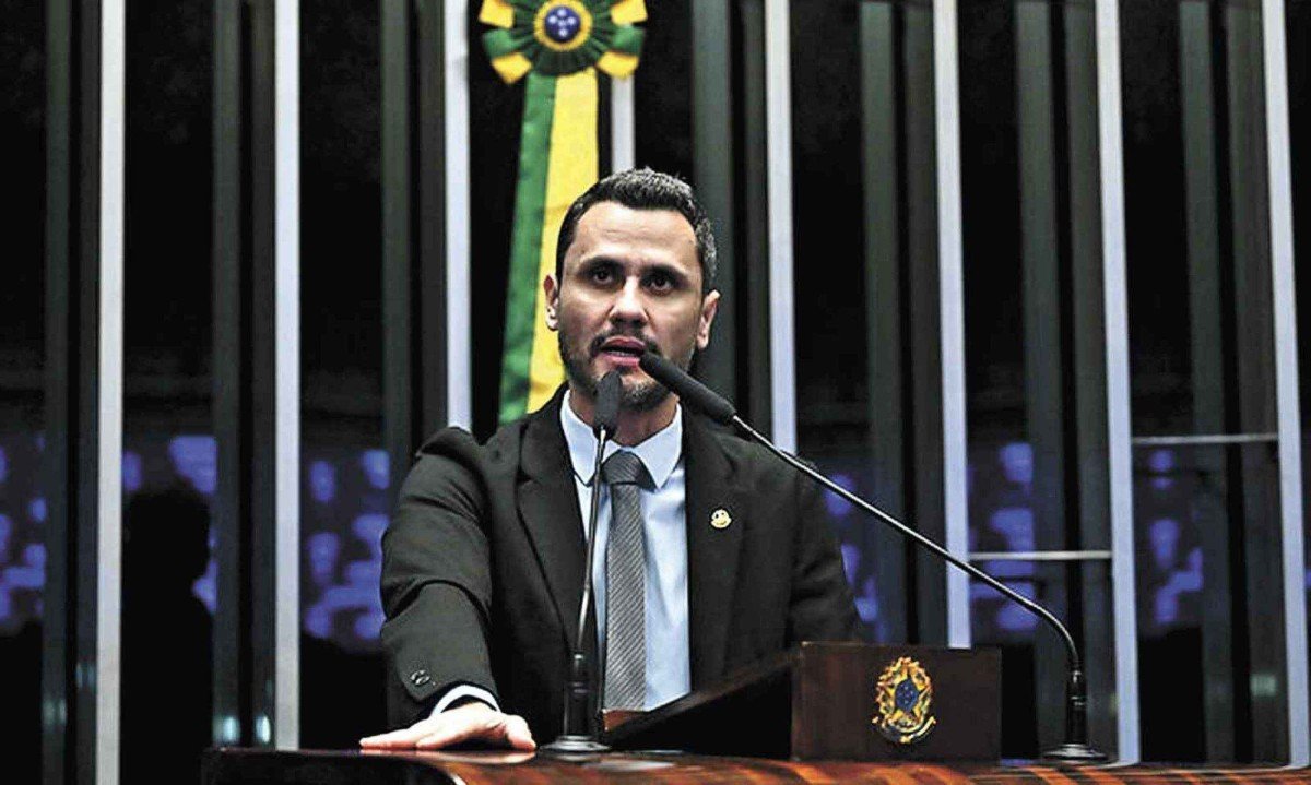 Cleitinho transformou o veto do partido ao fundo partidário em narrativa, como é sua habilidade -  (crédito: JUNIA GARRIDO/BAND MINAS)
