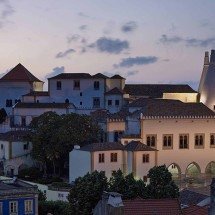 Dois brasileiros morrem após queda durante pintura de prédio em Portugal