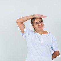 Acúmulo de suor pode manchar roupas: como evitar? - 8photo/magnific