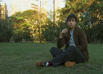  Dimas transforma desilusão amorosa em arte em 'Cinema Tropical
