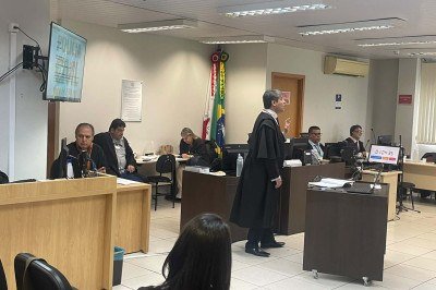 Ao fim da sessão, caberá aos jurados decidir sobre a responsabilidade penal do acusado -  (crédito: Reprodução/TJMG)