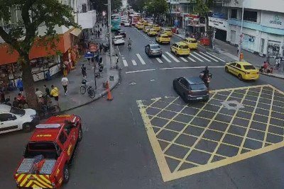 Explosão em prédio residencial deixa quatro feridos em Copacabana -  (crédito: Tupi)