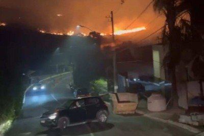 Bombeiros deslocaram sete guarni&ccedil;&otilde;es para combater o fogo -  (crédito: CBMMG/Divulga&ccedil;&atilde;o)