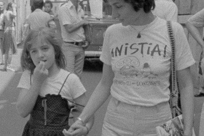 Enquanto pesquisava na França imagens do exílio, Anita Leandro encontrou registros  inéditos da Conferência Internacional pela Anistia no Brasil, ocorrida em Roma, em  1979 -  (crédito: Embaúba Filmes/Divulgação)