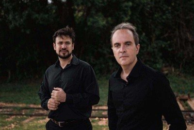 Os pianistas Cristian Budu e Gustavo Carvalho tocam a quatro mãos, no sábado, última noite do festival -  (crédito: Lucca Mezzacappa/Divulgação)