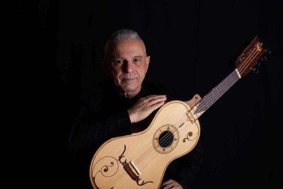 O mineiro Roberto Corrêa se apresenta na abertura do festival, que prossegue até domingo, com shows gratuitos de artistas como Tavinho Moura, Chico Lobo e Wilson Dias  -  (crédito: Dalton Camargos/Divulgação)