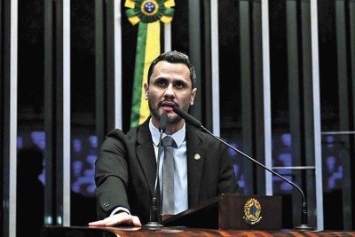 Cleitinho transformou o veto do partido ao fundo partidário em narrativa, como é sua habilidade -  (crédito: JUNIA GARRIDO/BAND MINAS)