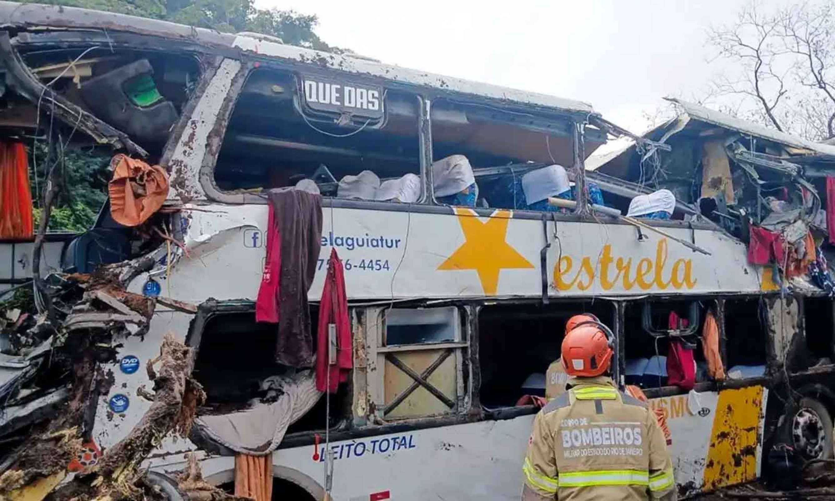 Coletivo envolvido em acidente com 10 mortes no domingo, na BR-040: quatro dias depois, batida no Sul do pa&iacute;s matou outras 23 pessoas  